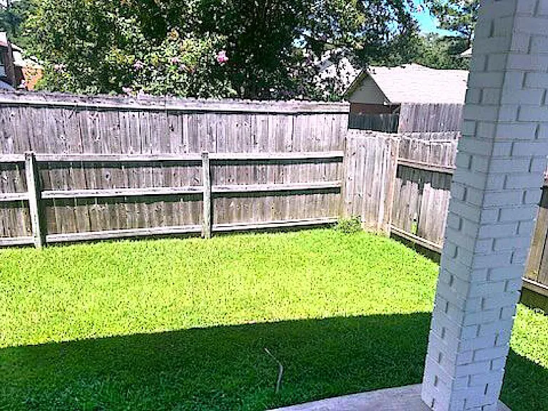 106 Brendalwood Ln — Photo 21