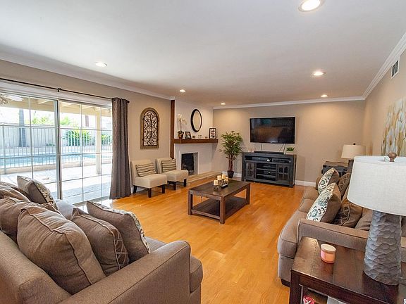 4th image of 14031 Winlaw Ave