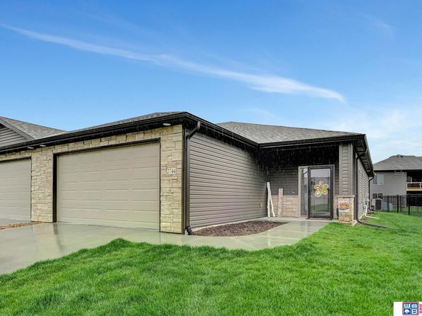 2744 Kings Corner Dr, Lincoln, NE 68516