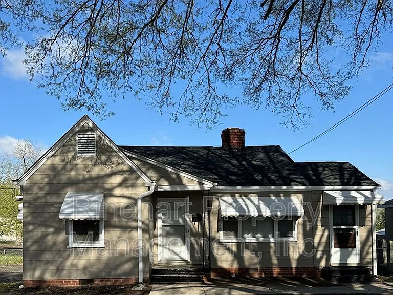 221 Hutchinson St — Photo 1