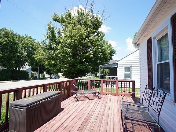 3rd image of 448 Mary Ln