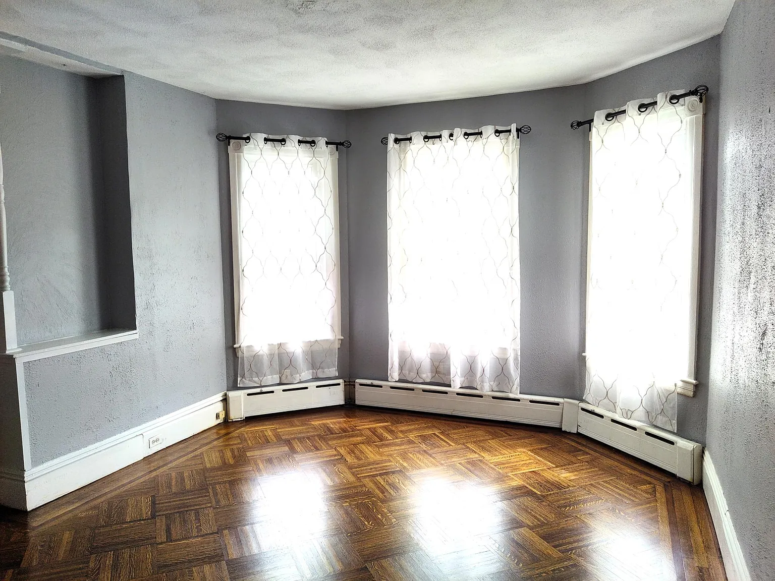 4 bed, $3,400 — Photo 3