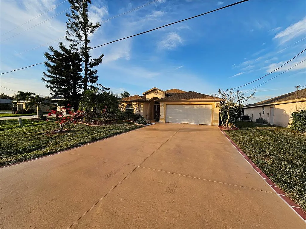 3 bed, 2.0 bath, 1648 sqft, $5,300 — Photo 2