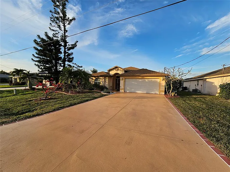 114 Albatross Rd — Photo 2