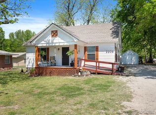 2208 E Tuxedo Blvd, Bartlesville, OK 74003
