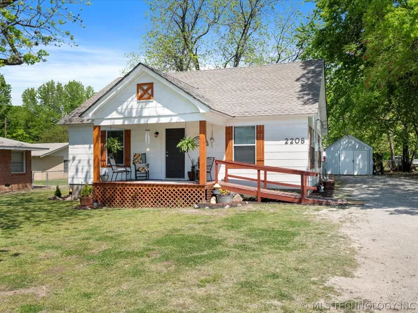 2208 E Tuxedo Blvd, Bartlesville, OK 74003