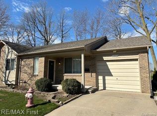 25663 Crimson Ct, Warren, MI 48089