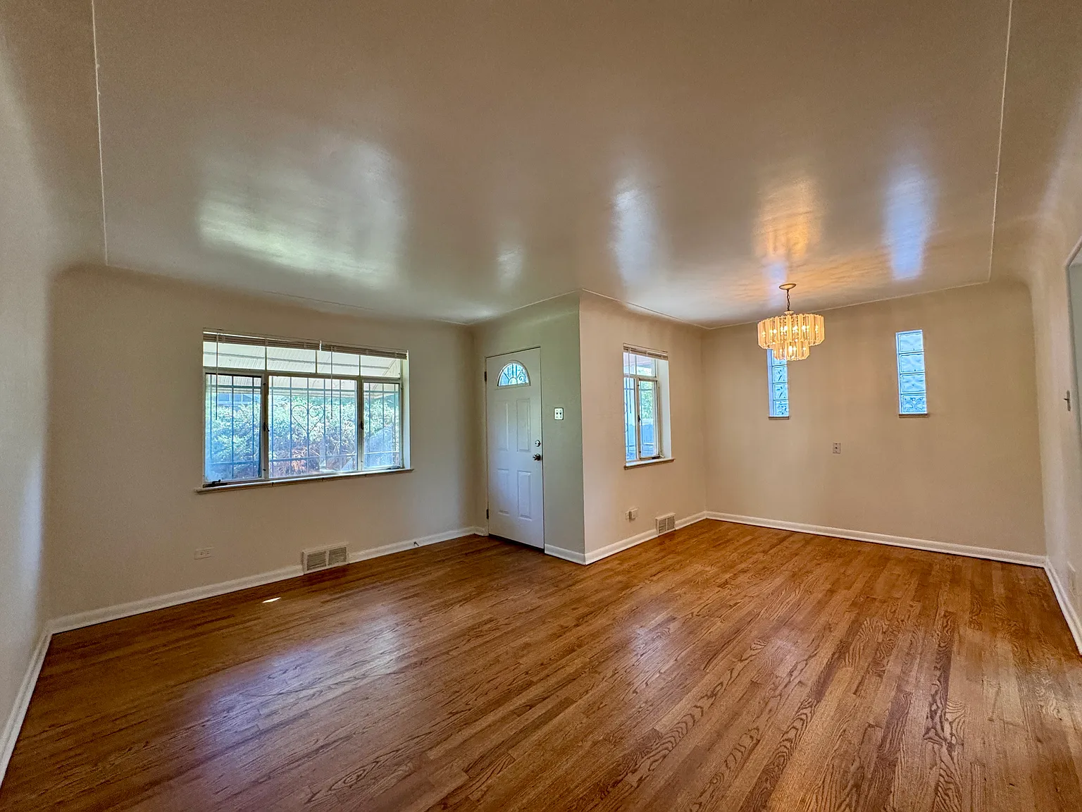 3 bed, 1343 sqft, $2,760 — Photo 4