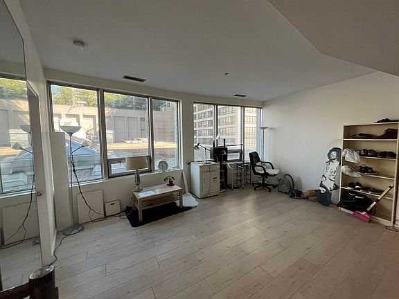 4th image of 989 Nelson St #311