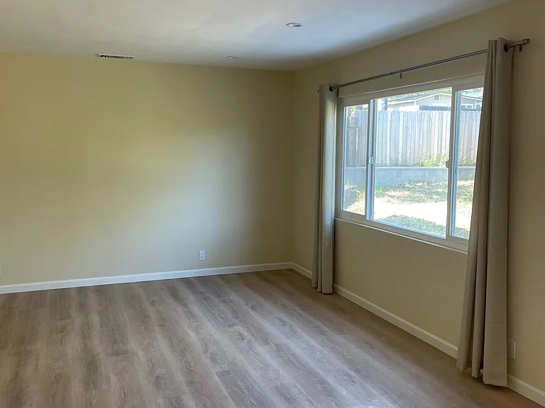 240 Potter St — Photo 6