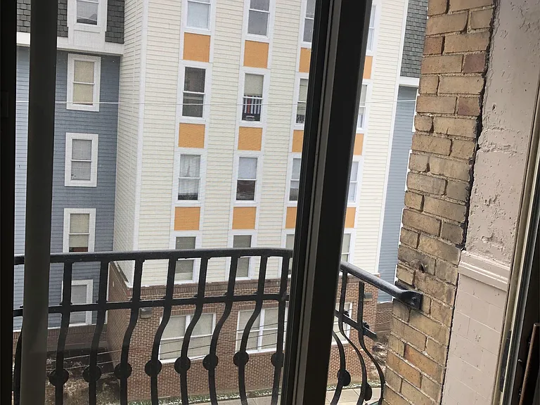 2457 Maplewood Ave #2 — Photo 1