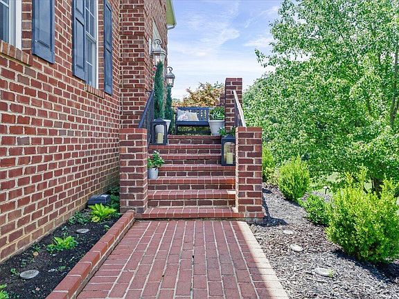 3rd image of 5306 Dresden Cir