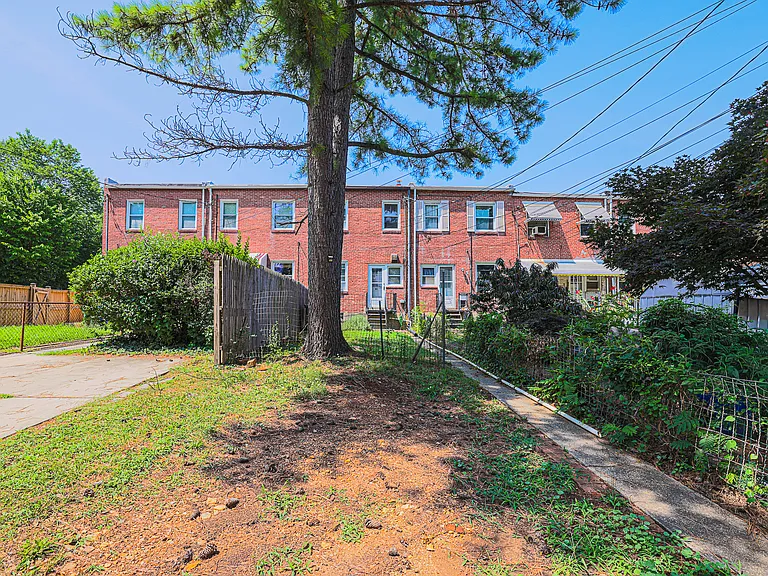 1011 W 42nd St — Photo 35
