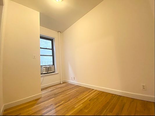 3rd image of 308 E 78th St APT 32