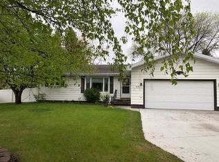 2118 Summerset Ct, Grand Forks, ND 58201