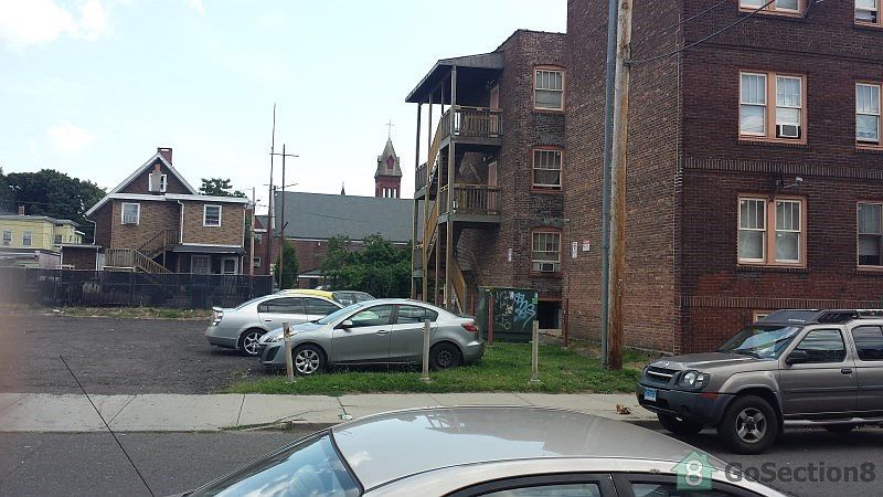 2nd image of 240 William St APT C1