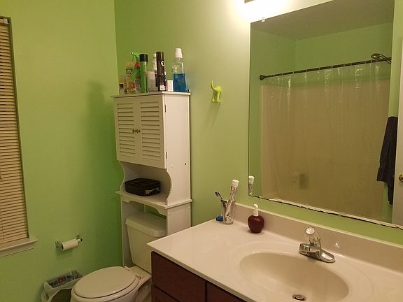 5th image of 137 Knapp Ave Room 1