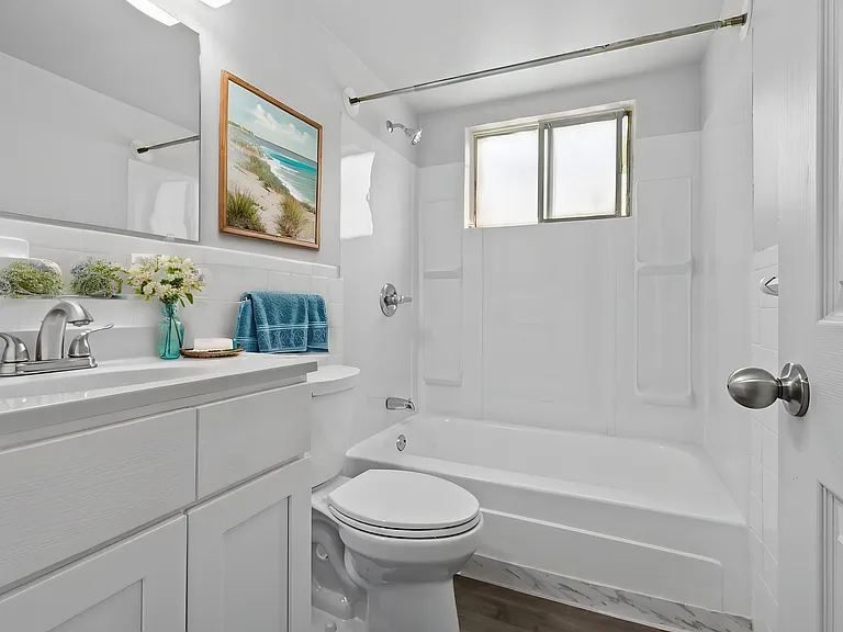 East Beach Apartments — Photo 5