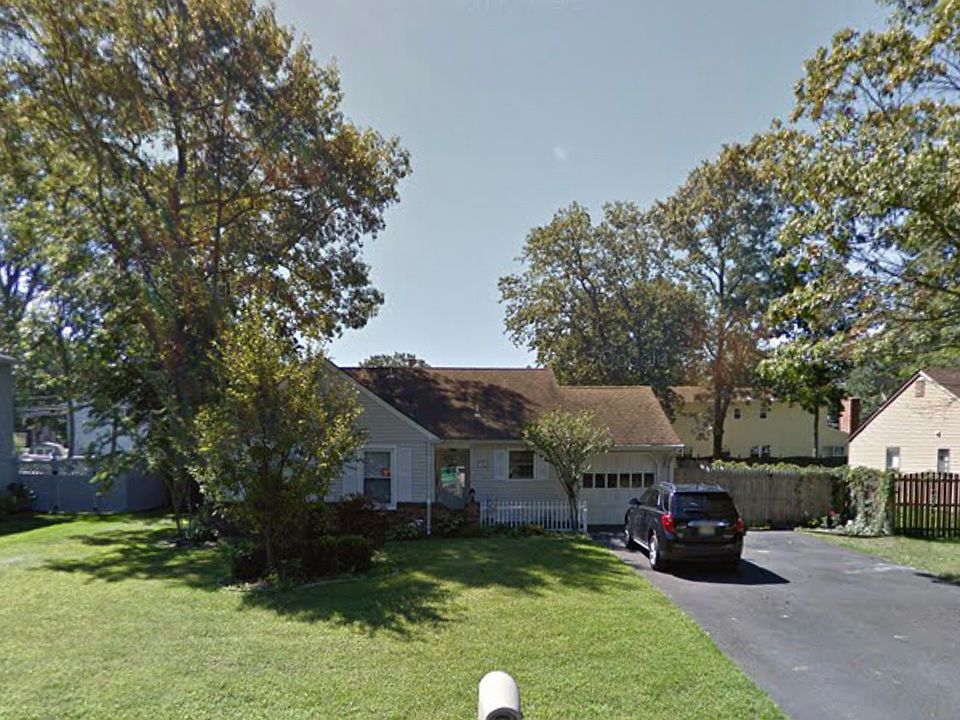 1st image of 121 Oak Hill Dr