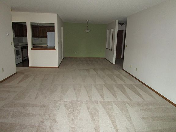 4th image of 111 Imperial Dr W APT 305