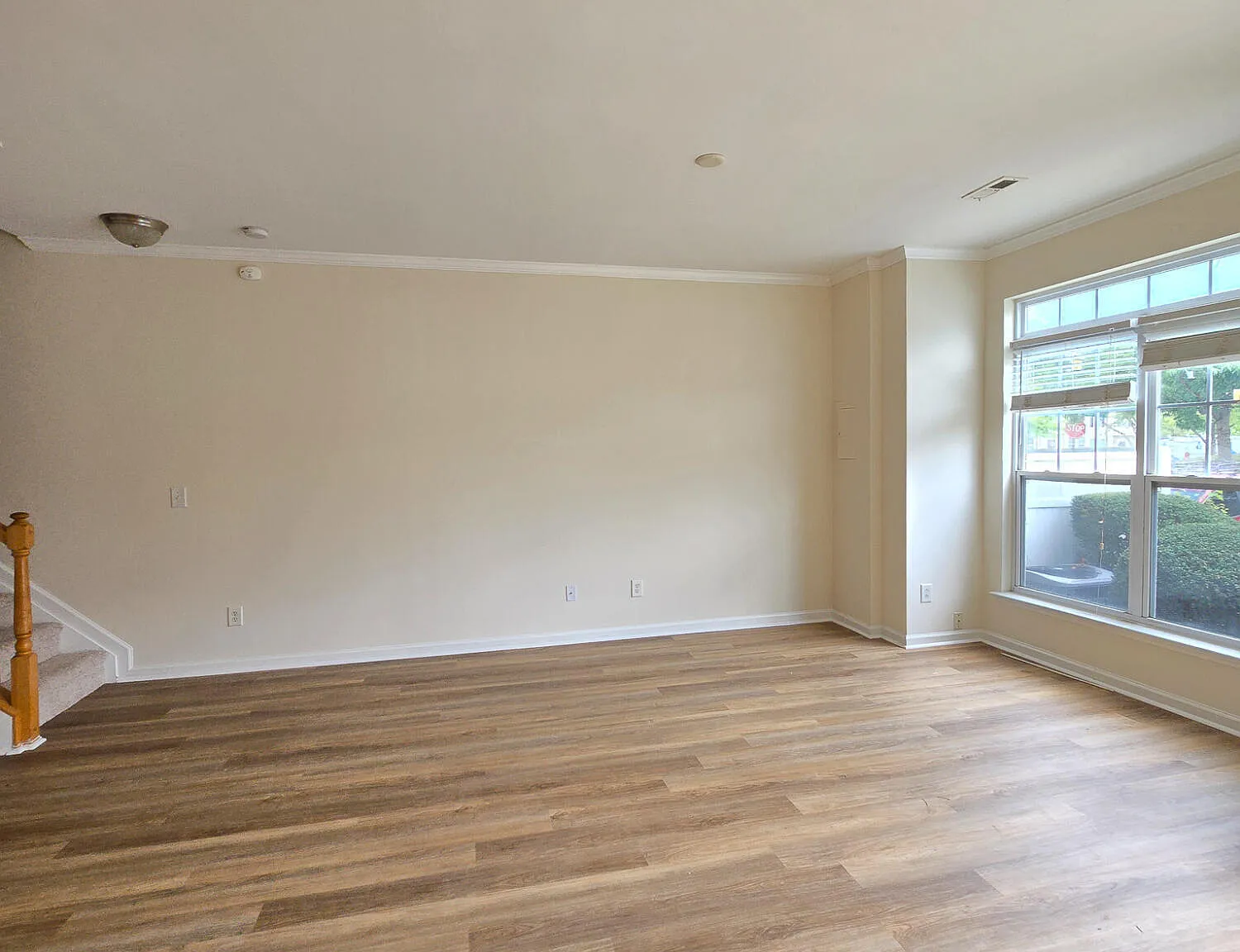 3 bed, 2.5 bath, 1700 sqft, $1,695 — Photo 3
