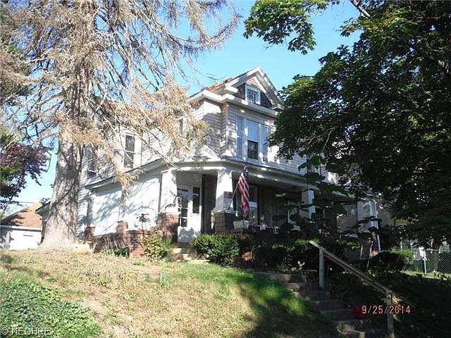 1st image of 521 N 10th St