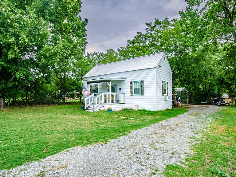 208 N Main St — Photo 14