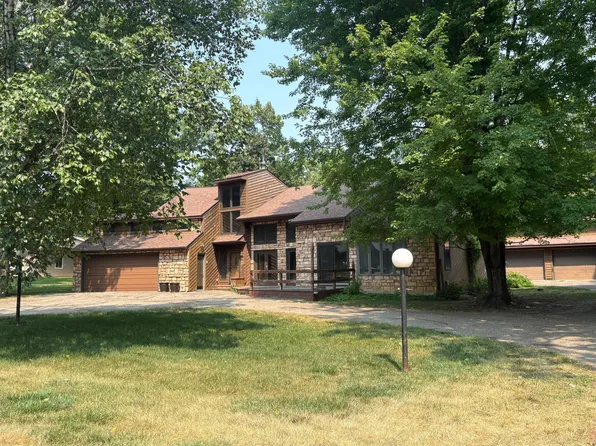 2074 Elmwood Dr, Detroit Lakes, MN 56501
