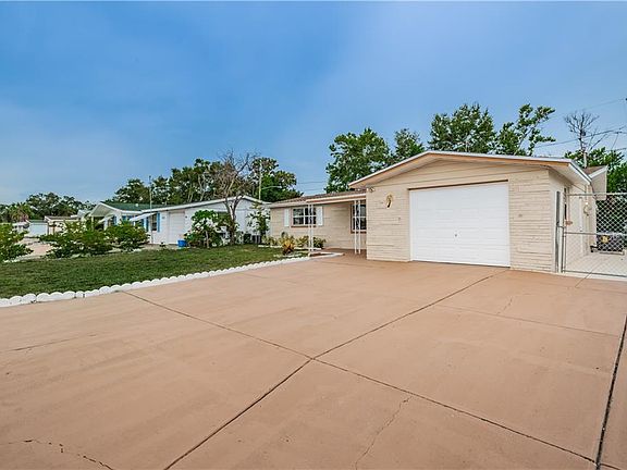 4th image of 4811 Calais Dr
