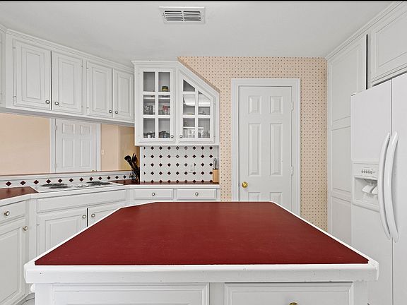 5th image of 1203 Lesley Ln