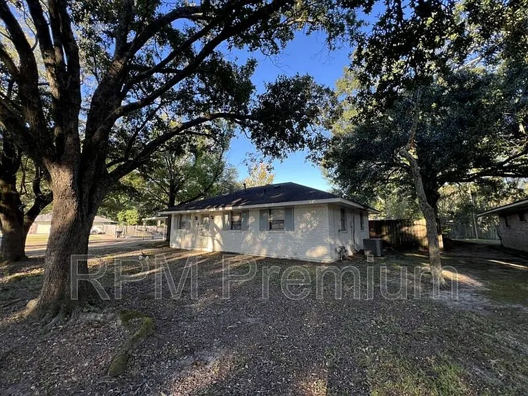 3280 Crestaire Dr — Photo 3