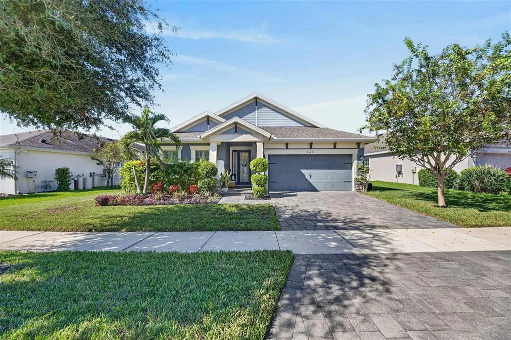 4 bed, 3.0 bath, 2074 sqft, $4,000 — Photo 2