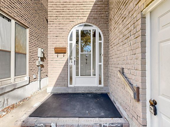 3rd image of 28 Appleby Cres