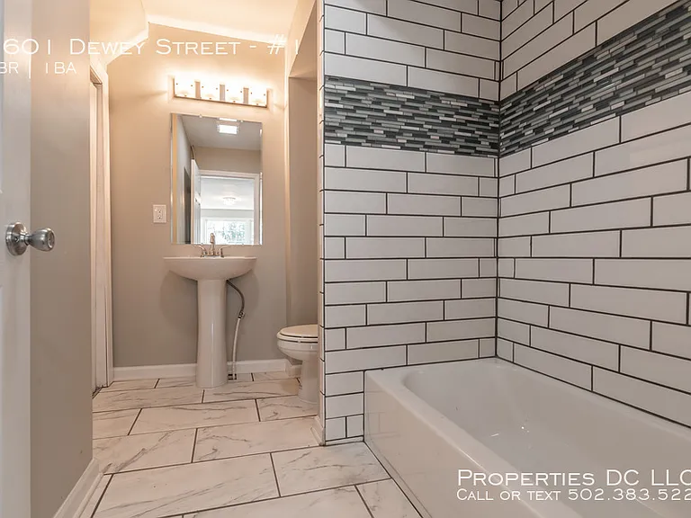 1601 Dewey St #1 — Photo 7