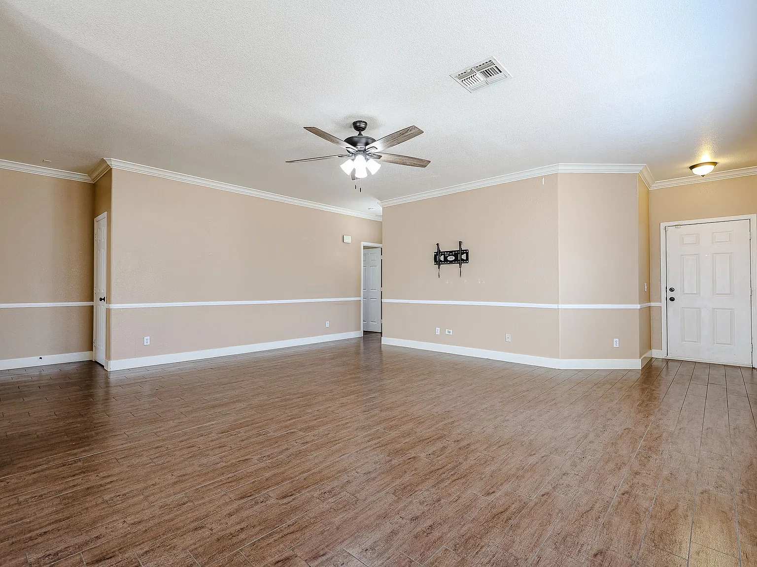 16275 W Lilac St — Photo 3