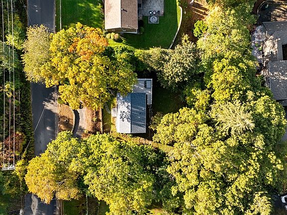 5th image of 17 Sunrise Ave