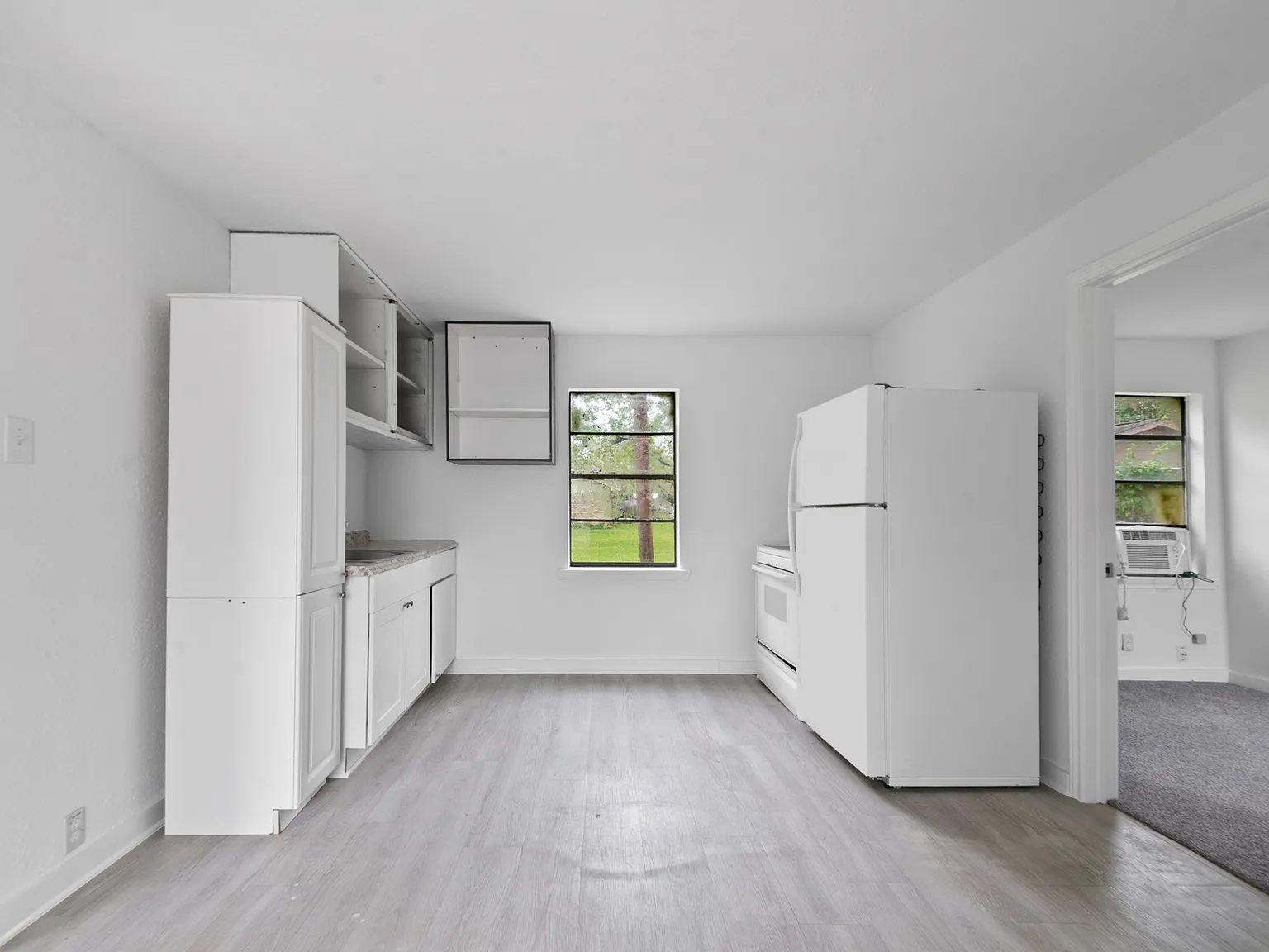 806 East Emily Avenue - 5 — Photo 3