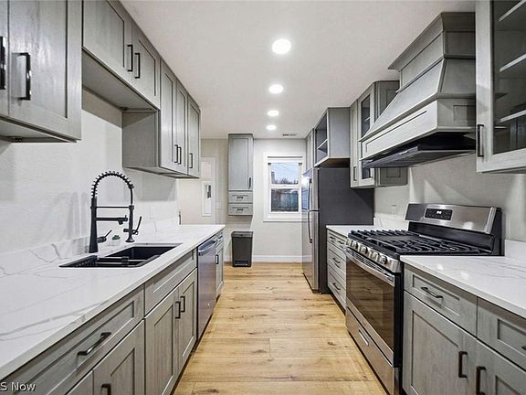 4th image of 262 E 324th St