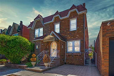 1272 East 48th Street