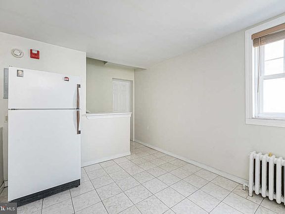 5th image of 916 Catharine St #805