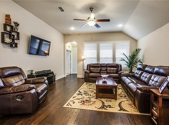 3rd image of 6808 Revere Dr