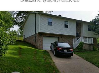 90 Pinewood Rd, Elkview, WV 25071