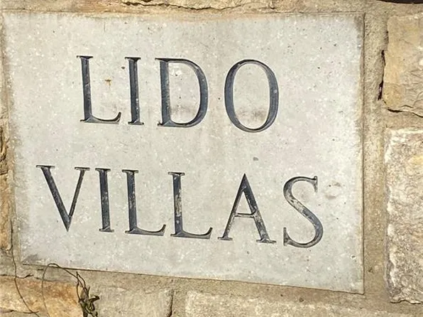 6241 Rosewood Ct, Mission, KS 66205