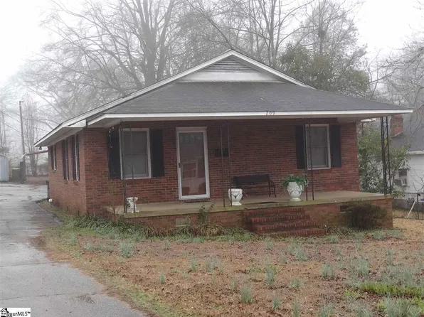 209 McDowell St, Laurens, SC 29360