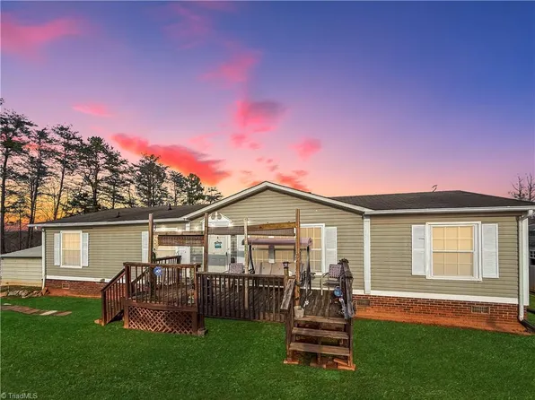 204 Freeman Ridge Trl, Pilot Mtn, NC 27041