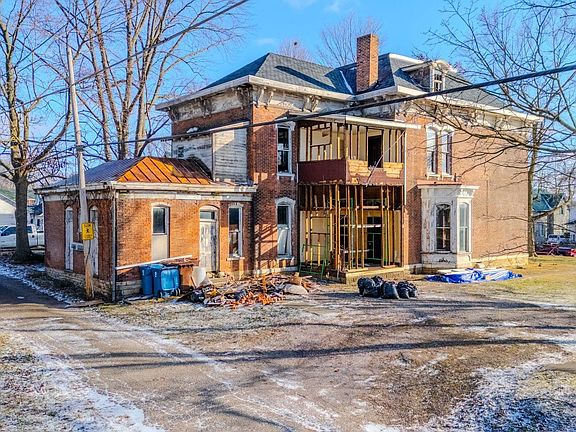 3rd image of 218 E Main St