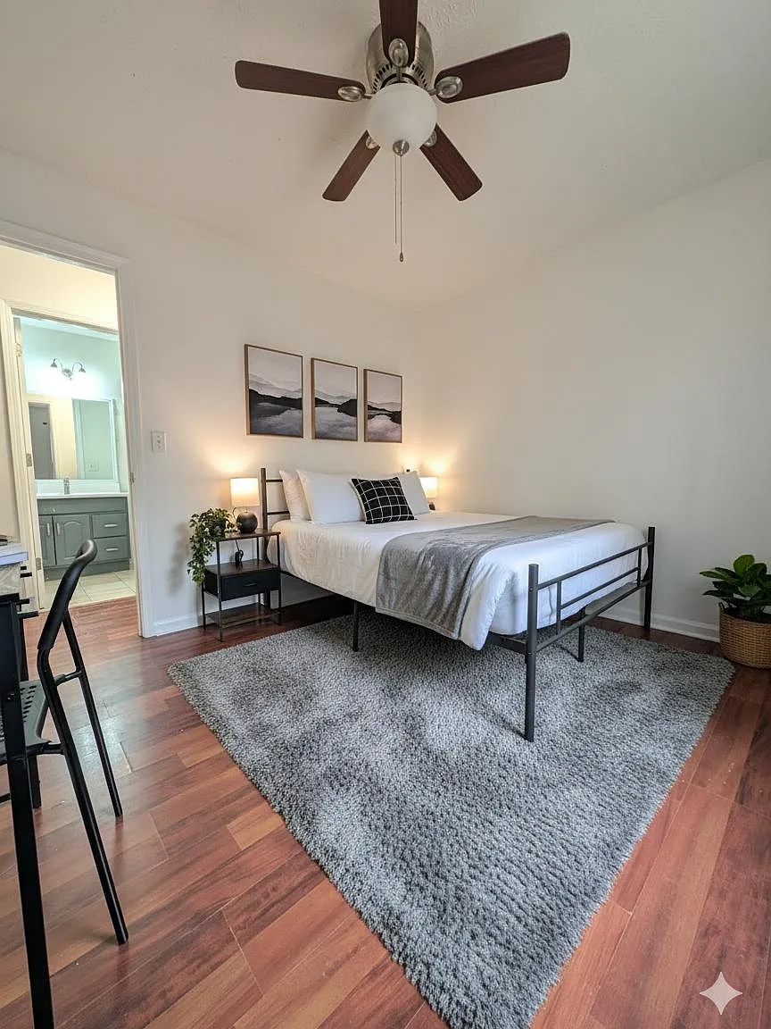 4 bed, 3.0 bath, 2500 sqft, $918 — Photo 1
