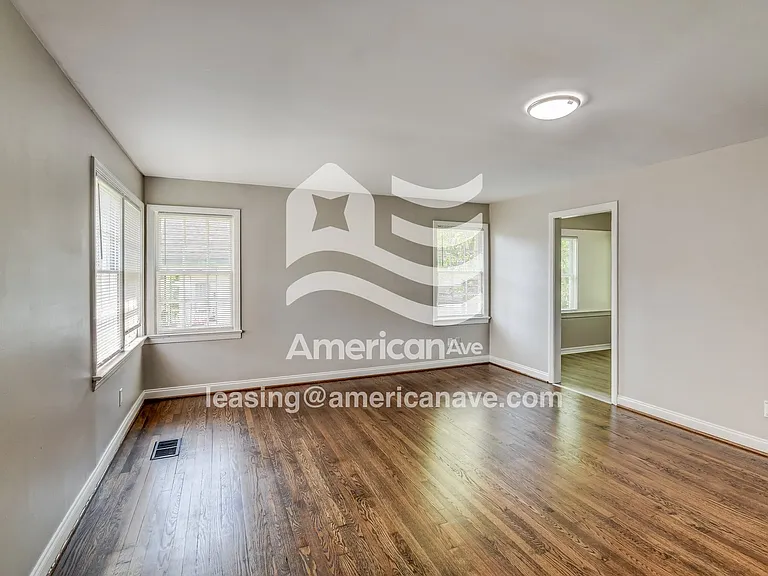 1821560_004_living_room_13719699.jpg