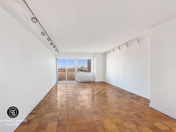 2nd image of 58 W 58th St APT 31C