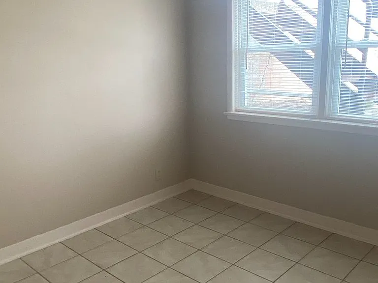 415 E Saint Patrick St — Photo 6